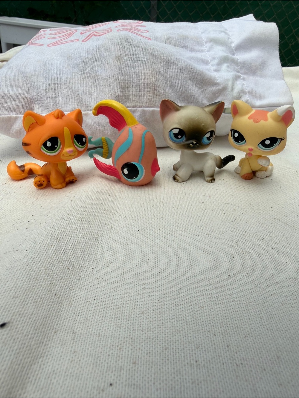 Littlest Pet Shop cat and fish bundle
